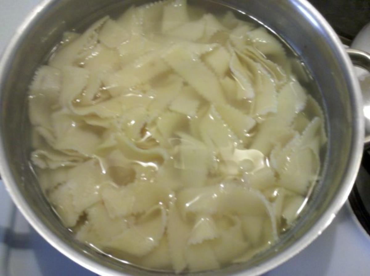 Geflügel: Schlemmerente mit Gorgonzola-Zucchinisoße und Lachsnudeln - Rezept - Bild Nr. 14