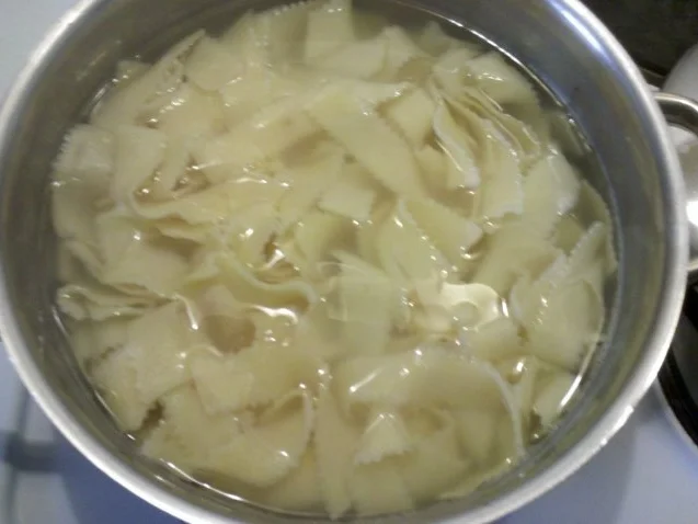 Geflügel: Schlemmerente mit Gorgonzola-Zucchinisoße und Lachsnudeln - Rezept - Bild Nr. 14