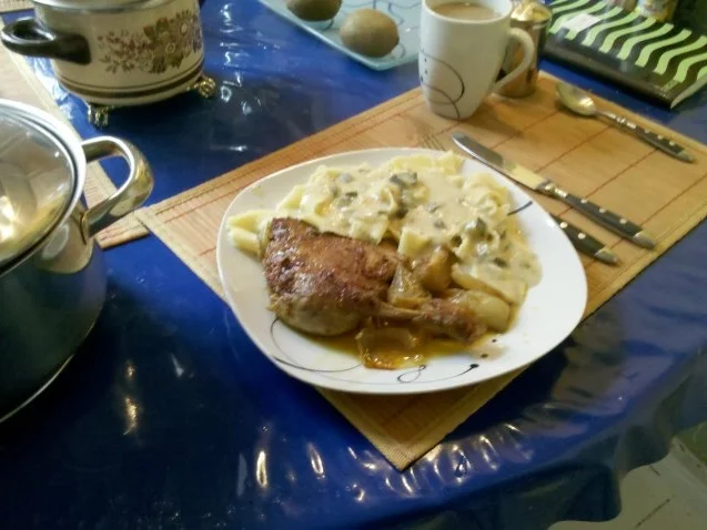 Geflügel: Schlemmerente mit Gorgonzola-Zucchinisoße und Lachsnudeln - Rezept - Bild Nr. 16