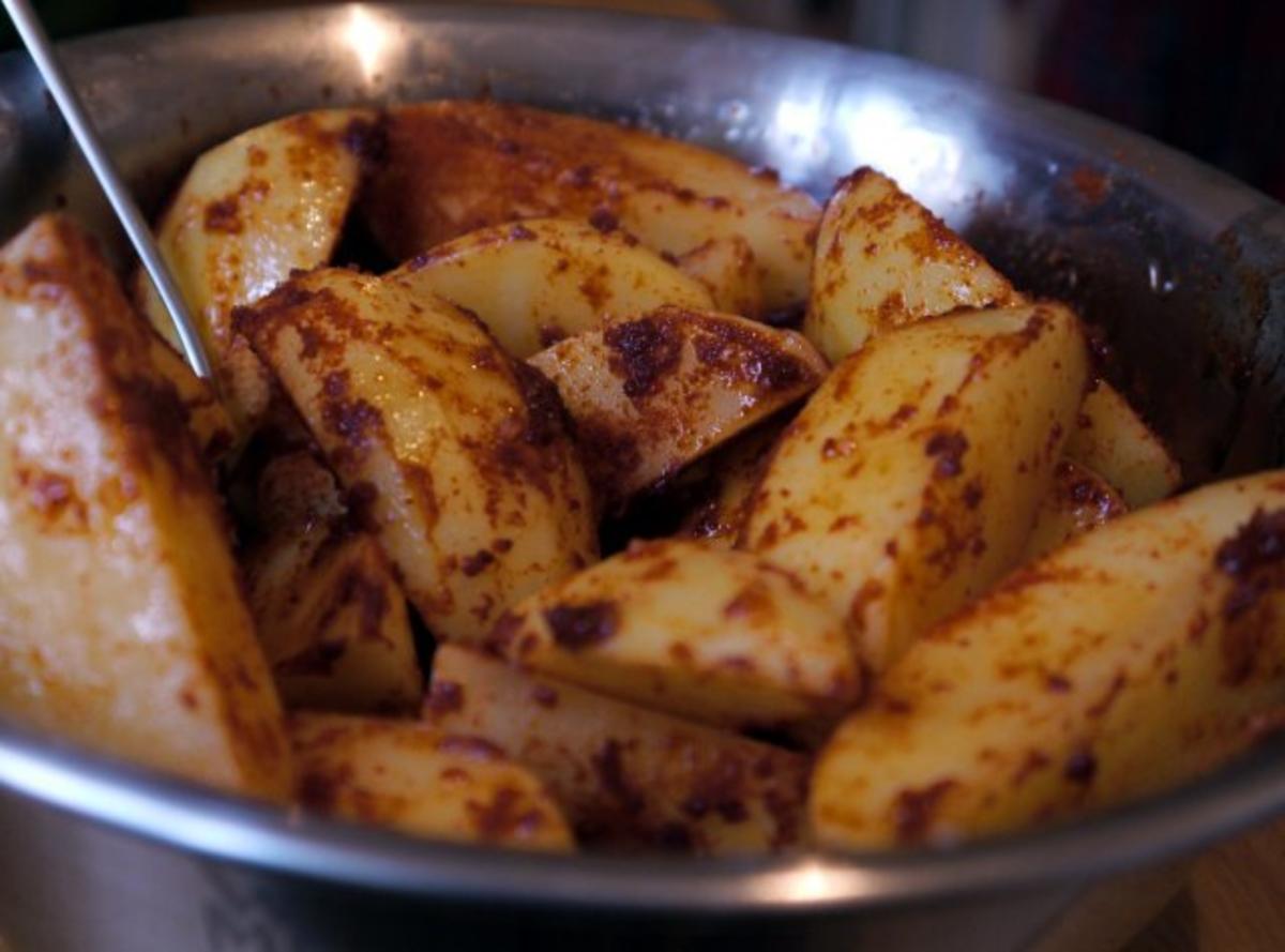 Deftige Wurstpfanne mit Paprika-Kartoffeln aus dem Ofen - Rezept - Bild Nr. 2