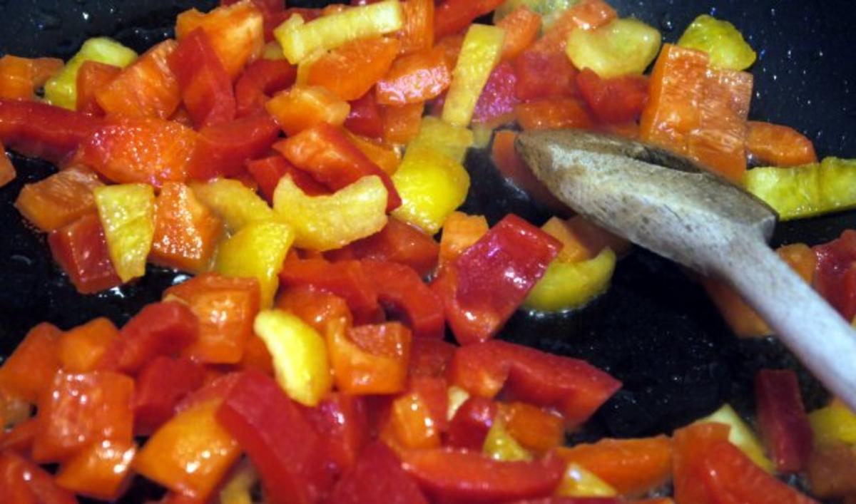 Deftige Wurstpfanne mit Paprika-Kartoffeln aus dem Ofen - Rezept - Bild Nr. 7