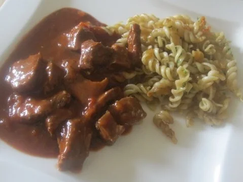 Damhirschgulasch mal anders - Rezept - Bild Nr. 2