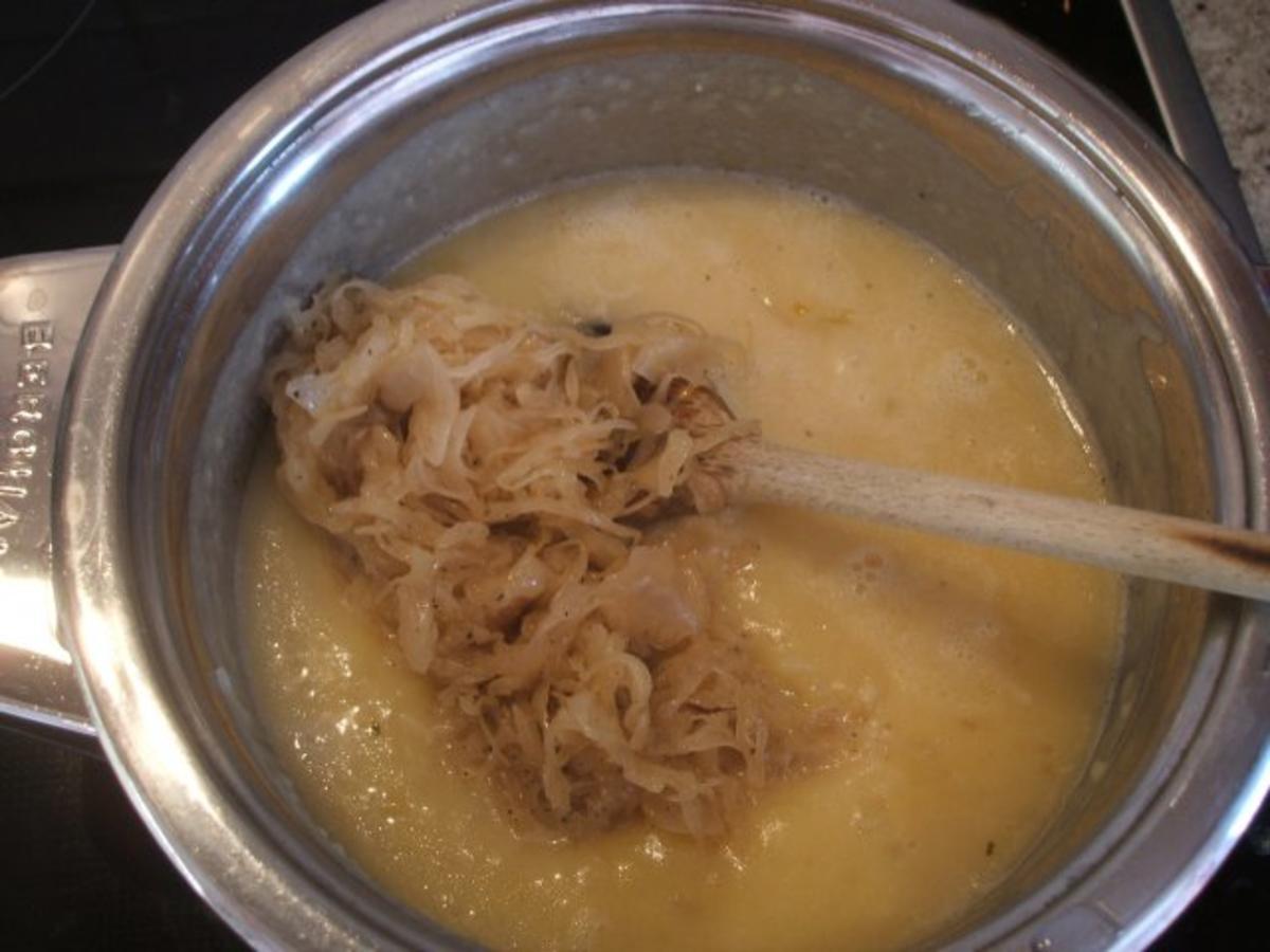 Suppen: Kartoffelsuppe mit Sauerkraut und Bratwurst - Rezept - Bild Nr. 4