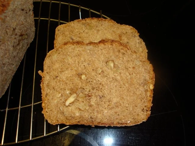 Rezept: Walnuss-Dinkel-Brot Bild Nr. 3 Walnuss-Dinkel-Brot - Rezept - Bild Nr. 3