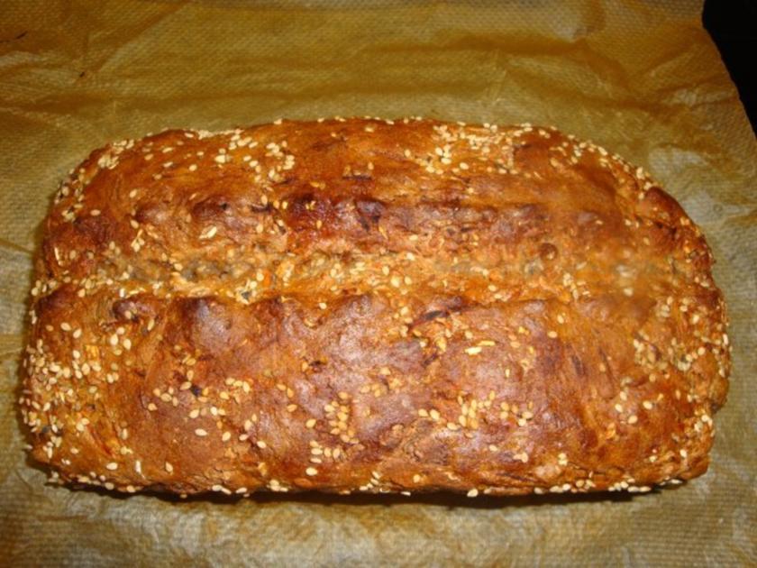 Dinkel Haferflocken- Möhren Brot - einfach - von erdbeere1706