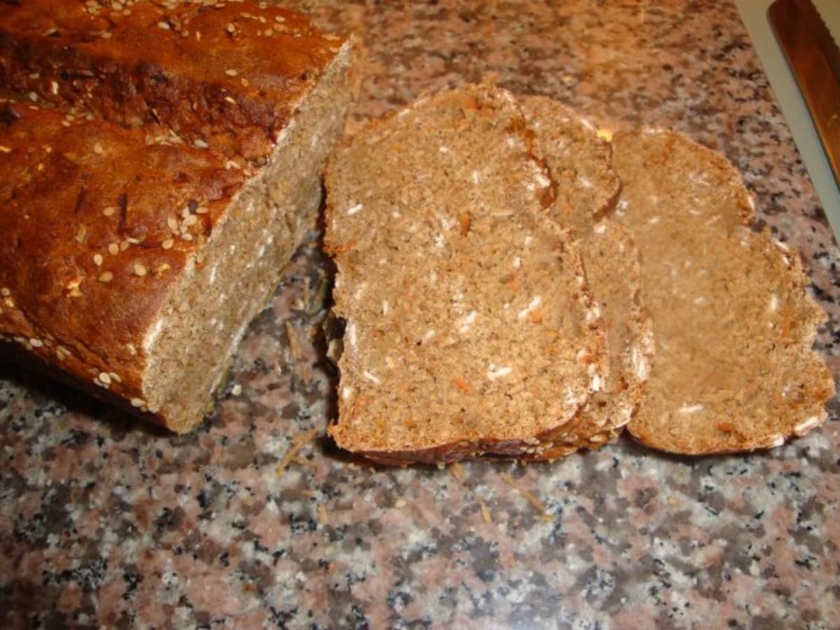 Dinkel Haferflocken- Möhren Brot - einfach - von erdbeere1706