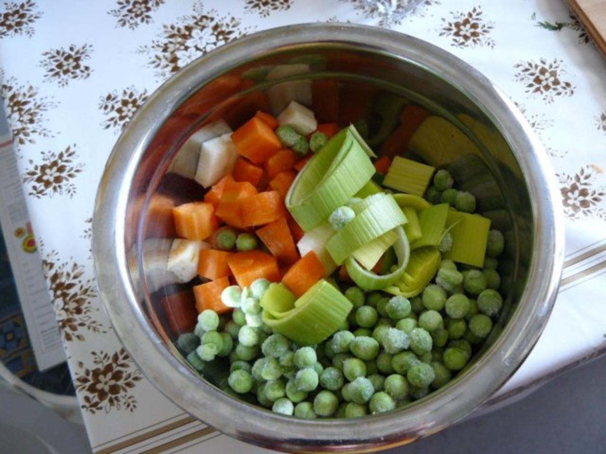 Frühlinssuppe mit Nudeln und Gemüse - Rezept - Bild Nr. 6