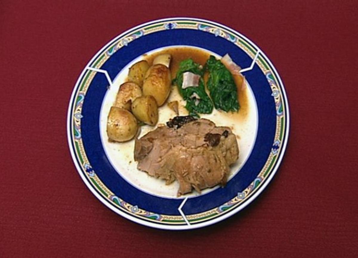 Bilder für Schweinebraten im Römertopf mit Rosmarinkartoffeln und gedämpftem Lattich (Vincent Raven) - Rezept