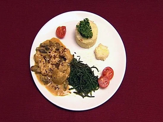 Rezept: Hähnchengeschnetzeltes mit Champignons und Meeresbohnen mit Ameisen (Micaela Schäfer) Hähnchengeschnetzeltes mit Champignons und Meeresbohnen mit Ameisen (Micaela Schäfer) - Rezept