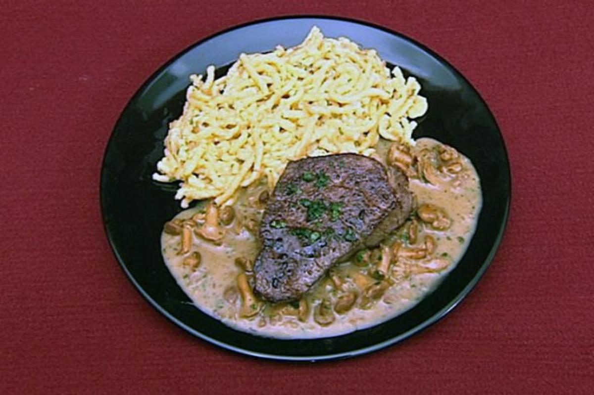 Rinderfilet auf Rahmpfifferlingen (Martin Kesici) - Rezept - kochbar.de