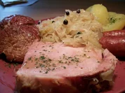 Rezept: Kasseler mit sรผรen Sauerkraut, Salzkartoffeln und Mettenden....... Kasseler mit sรผรen Sauerkraut, Salzkartoffeln und Mettenden....... - Rezept