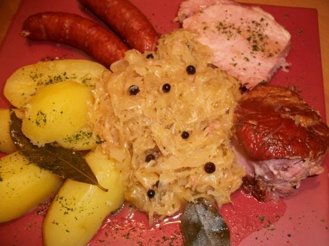 Kasseler mit süßen Sauerkraut, Salzkartoffeln und Mettenden....... - Rezept - Bild Nr. 5