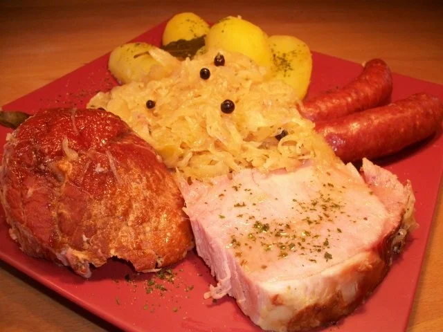 Kasseler mit süßen Sauerkraut, Salzkartoffeln und Mettenden....... - Rezept - Bild Nr. 6