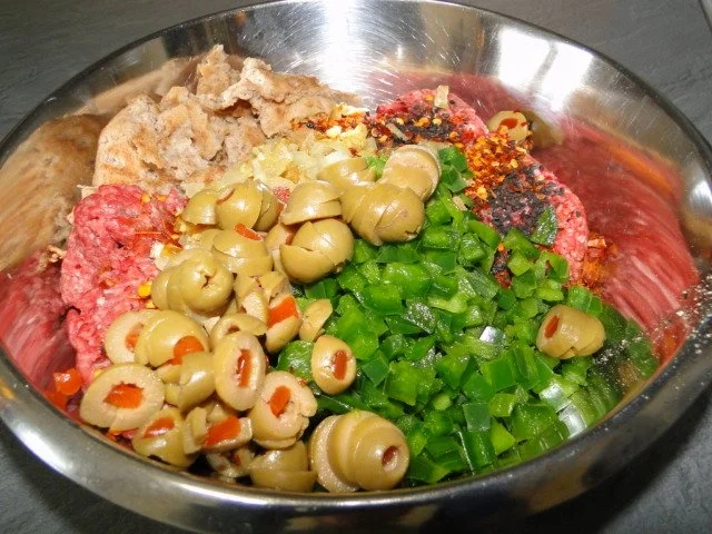 Rezept: Frikadellen mit schwarzem Sesam und Chiliflocken Bild Nr. 4 Frikadellen mit schwarzem Sesam und Chiliflocken - Rezept - Bild Nr. 4