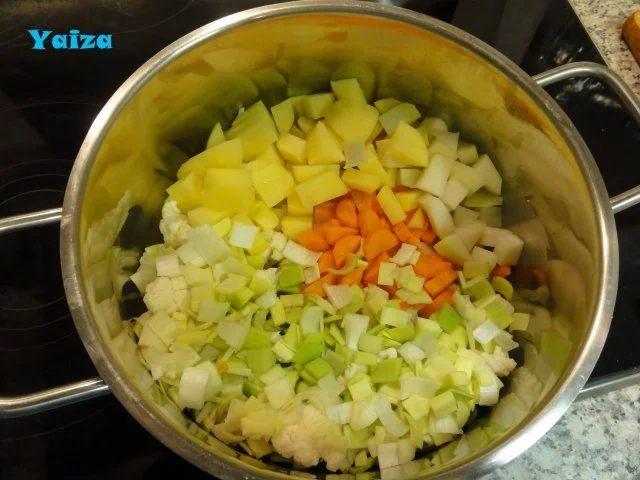 Rezept: Gebundene Gemüsesuppe mit Wurst Bild Nr. 2 Gebundene Gemüsesuppe mit Wurst - Rezept - Bild Nr. 2