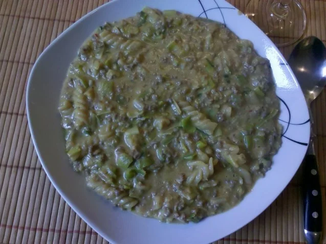 Rezept: Hackfleisch: Hackfleisch-Nudeleintopf im Tandoori-Stil Bild Nr. 10 Hackfleisch: Hackfleisch-Nudeleintopf im Tandoori-Stil - Rezept - Bild Nr. 10