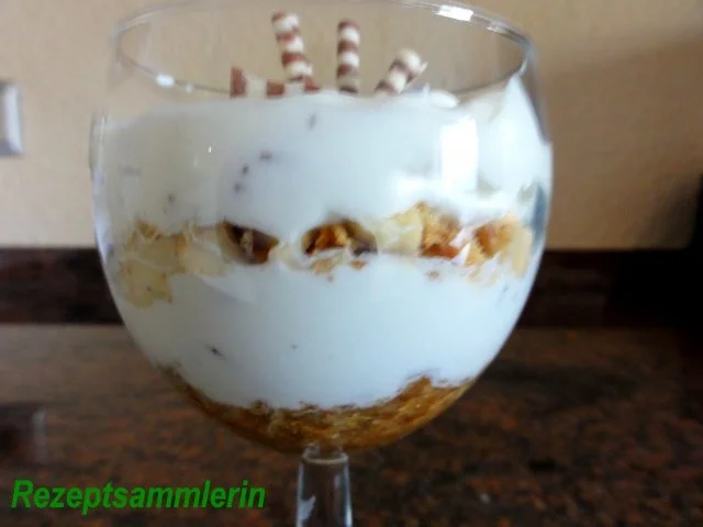 Dessert:   SAHNE-JOGHURT mit Cantuccini - Rezept