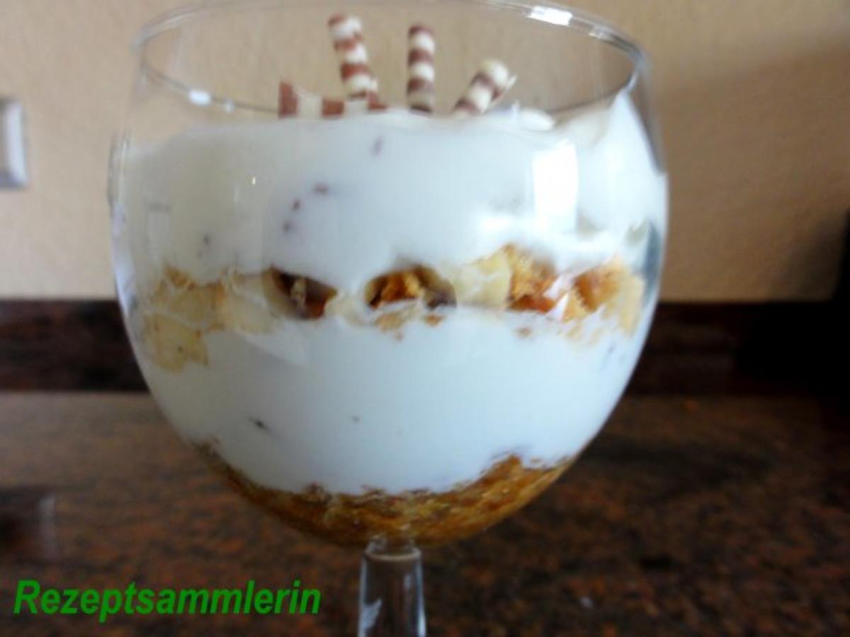 Bilder für Dessert: SAHNE-JOGHURT mit Cantuccini - Rezept