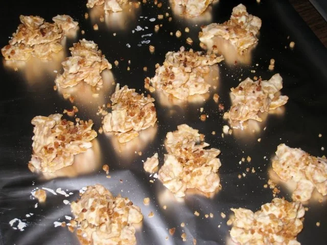 Rezept: Weiße Schokocrossies mit Krokant & Kokos Weiße Schokocrossies mit Krokant & Kokos - Rezept