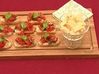 Rezept: Filetsteaks mit Minikartoffeln und grünem Bohnensalat (Hanno Friedrich) Filetsteaks mit Minikartoffeln und grünem Bohnensalat (Hanno Friedrich) - Rezept