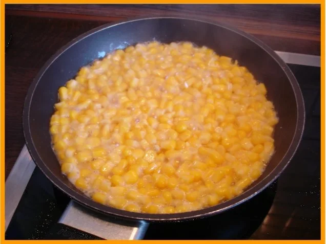 Gebratene Fleischwurst mit Röstzwiebeln, Mais und Kartoffelpüree - Rezept - Bild Nr. 4