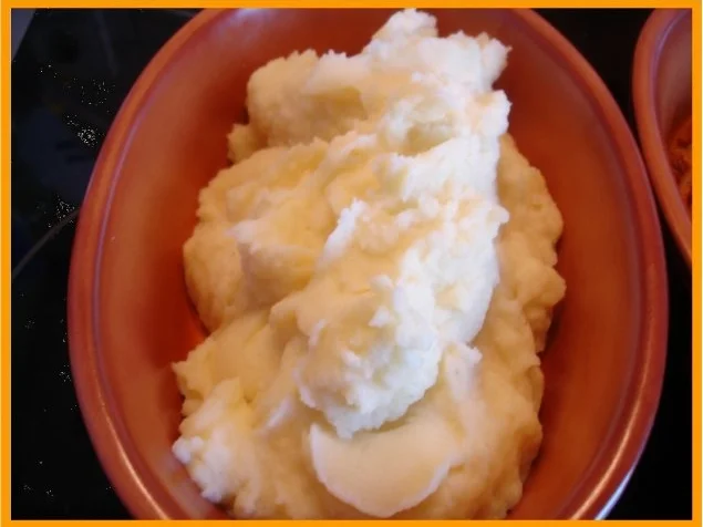 Gebratene Fleischwurst mit Röstzwiebeln, Mais und Kartoffelpüree - Rezept - Bild Nr. 6