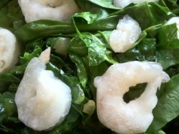 Blattspinat-Rührei mit Garnelenschwänze.. Fit in den Frühling ;-)) - Rezept - Bild Nr. 4