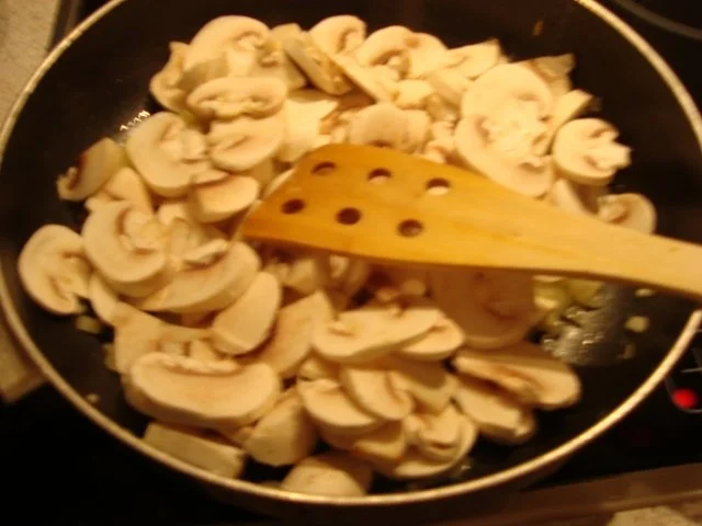 Hähnchengeschnetzeltes mit frischen Champignons - Rezept - Bild Nr. 3