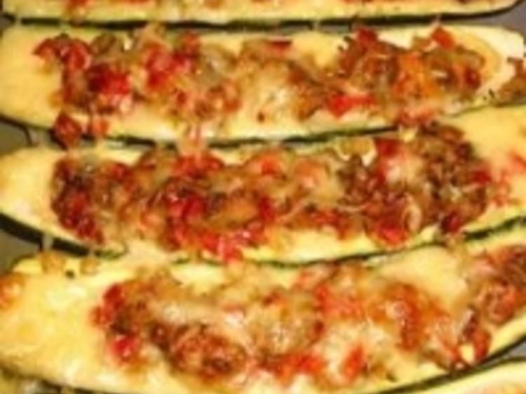 Gefüllte Zucchini Firinda Kabak dolmasi - schnell - 112 kcal/100g