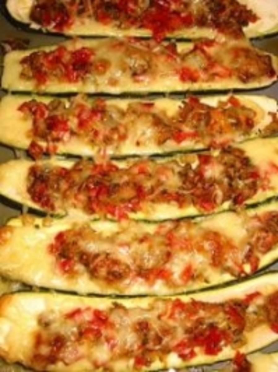 Bilder für Gefüllte Zucchini - Firinda Kabak dolmasi - Rezept