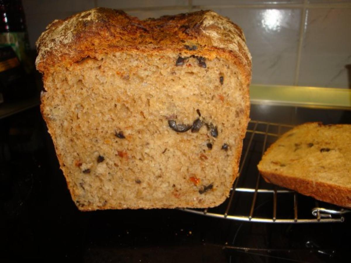 Dinkelbrot mit Oliven und getrockneten Tomaten - Rezept - Bild Nr. 8