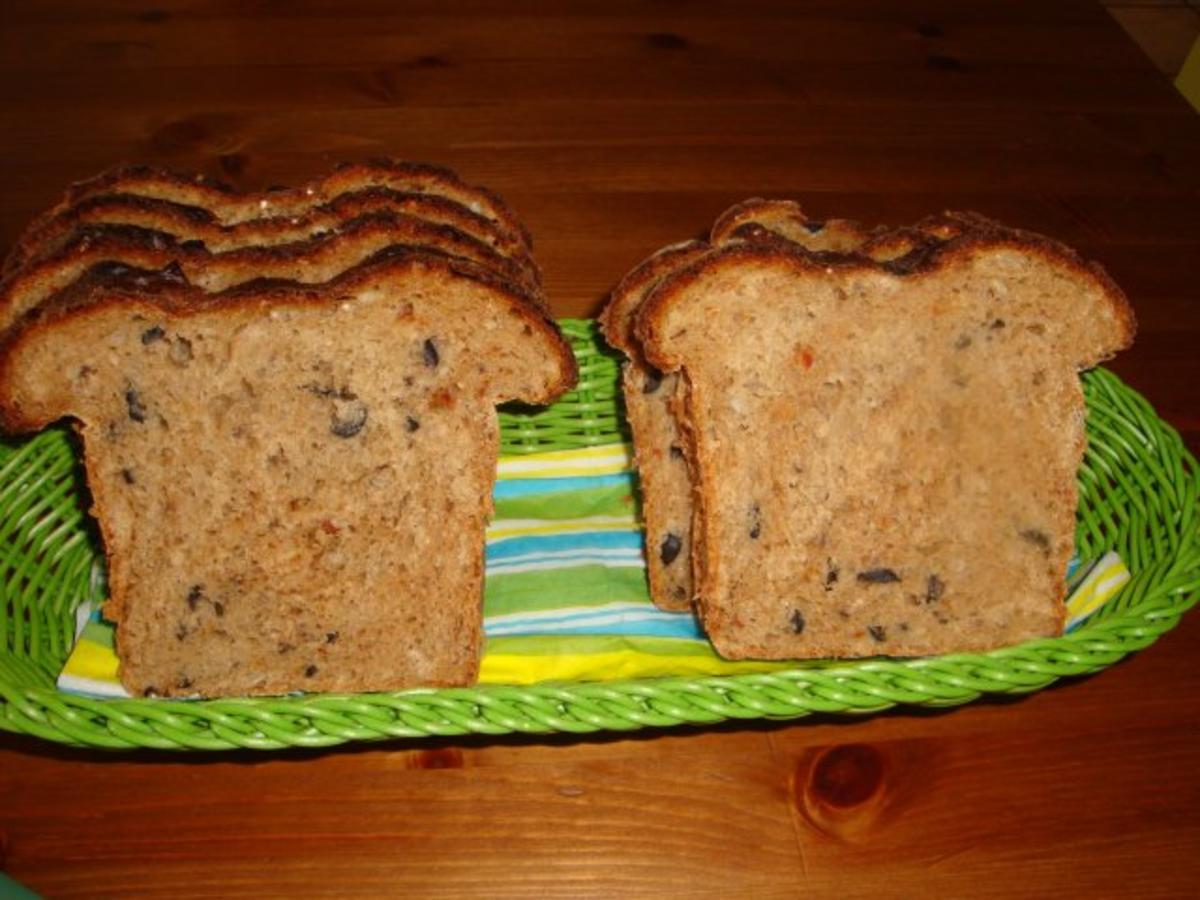 Dinkelbrot mit Oliven und getrockneten Tomaten - Rezept - Bild Nr. 9