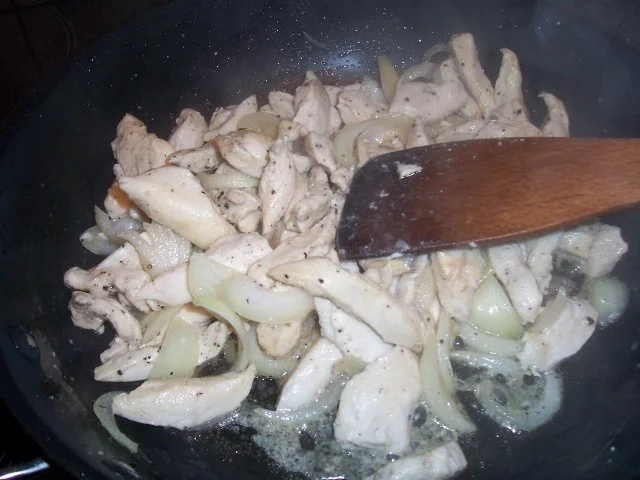 Frühlingssalat mit Hähnchenbrust- Geschnetzeltes - Rezept - Bild Nr. 3