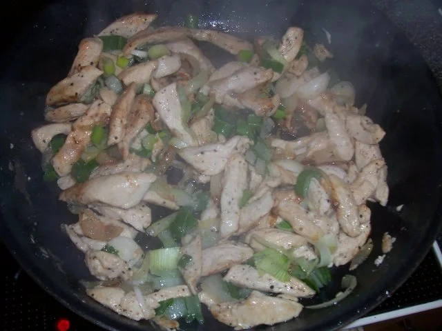 Frühlingssalat mit Hähnchenbrust- Geschnetzeltes - Rezept - Bild Nr. 4