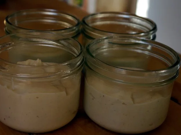 Gute-Laune-Creme mit Erdbeer-Ragout und Frischkäse-Topping - Rezept - Bild Nr. 6