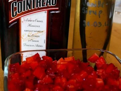 Gute-Laune-Creme mit Erdbeer-Ragout und Frischkäse-Topping - Rezept - Bild Nr. 7