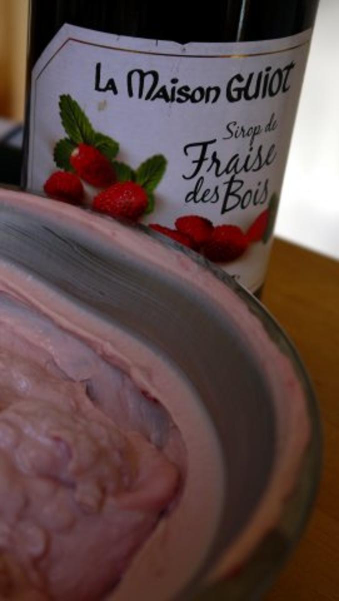 Gute-Laune-Creme mit Erdbeer-Ragout und Frischkäse-Topping - Rezept - Bild Nr. 9