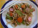 Nudeln mit Schweinefleisch und Gemüse in Pflaumensauce - Rezept