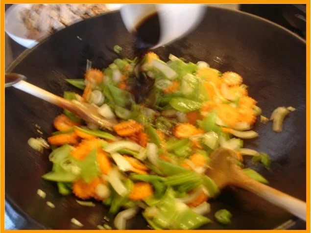 Nudeln mit Schweinefleisch und Gemüse in Pflaumensauce - Rezept - Bild Nr. 16