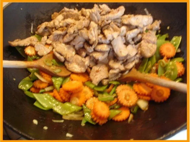 Nudeln mit Schweinefleisch und Gemüse in Pflaumensauce - Rezept - Bild Nr. 18