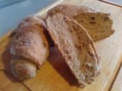 Baguette-Broetchen dunkel mit Haselnuessen - Rezept