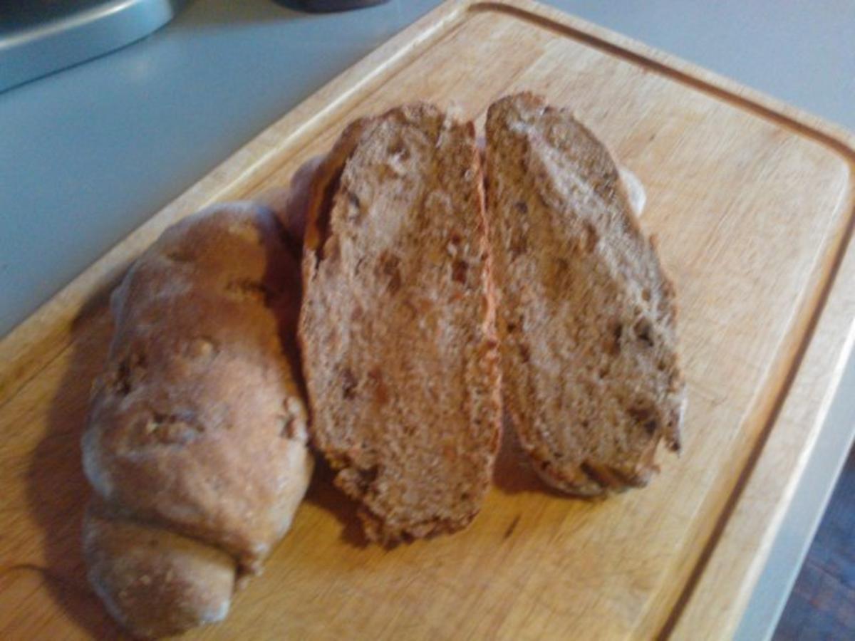 Baguette-Broetchen dunkel mit Haselnuessen - Rezept - Bild Nr. 4