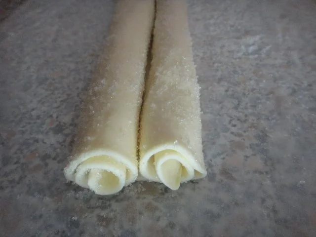 Rezept: Schweineöhrchen Bild Nr. 3 Schweineöhrchen - Rezept - Bild Nr. 3