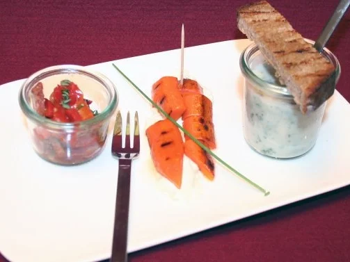 Rezept: Hessische Tapas: Kräutersüppchen, Schmandmöhre und Ahle Worscht-Salat Hessische Tapas: Kräutersüppchen, Schmandmöhre und Ahle Worscht-Salat - Rezept