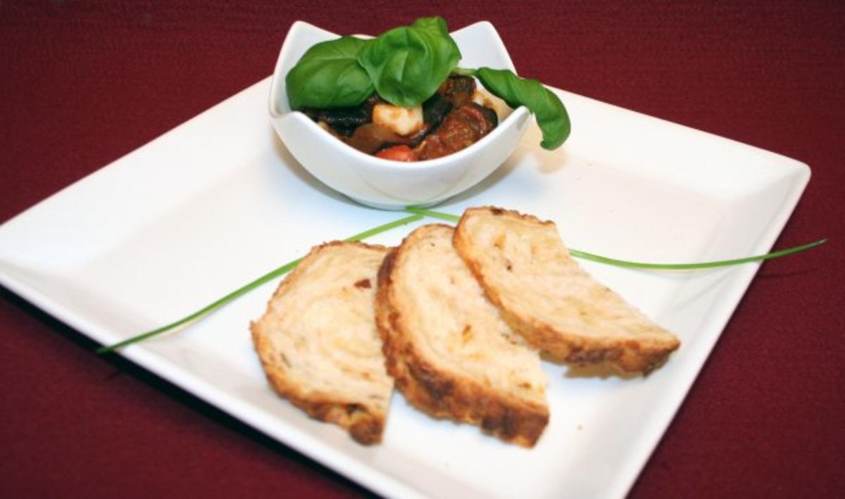 Bilder für Caponata mit Mozzarella, dazu selbstgebackenes Tomaten-Mozzarella-Brot - Rezept