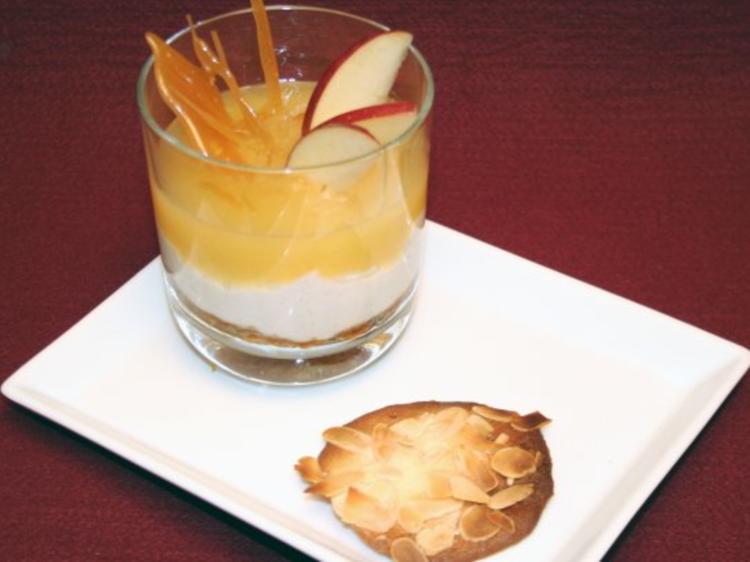 Ricottacreme mit Apfelmus auf italienischen Makronen - schnell ...