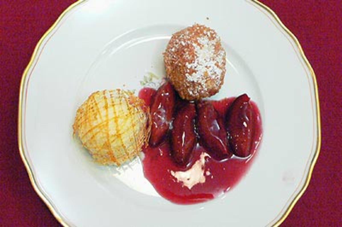 Topfenknödel mit glasierten Zwetschgen und Vanilleeis - Rezept - kochbar.de