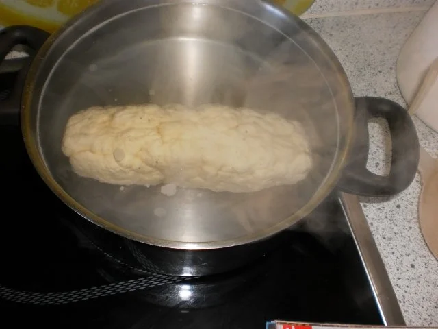 Rezept: Bratwurst-Pilz-Ragout mit Böhmischen Knödeln Bild Nr. 6 Bratwurst-Pilz-Ragout mit Böhmischen Knödeln - Rezept - Bild Nr. 6