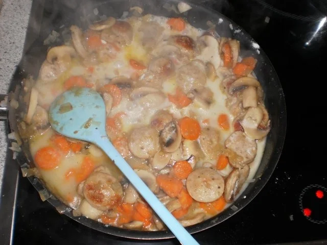 Rezept: Bratwurst-Pilz-Ragout mit Böhmischen Knödeln Bild Nr. 9 Bratwurst-Pilz-Ragout mit Böhmischen Knödeln - Rezept - Bild Nr. 9