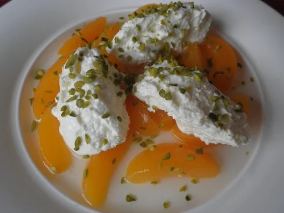 Quarknocken auf beschwipsten Aprikosen - Rezept - Bild Nr. 5